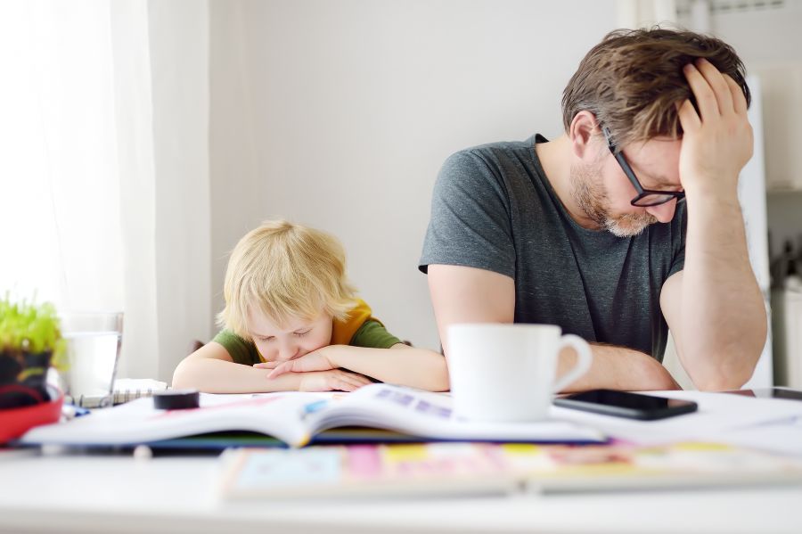 &Scaron;koly deti s autizmom odmietaj&uacute;, rodičia s&uacute; často don&uacute;ten&iacute; vzdel&aacute;vať ich sami doma
