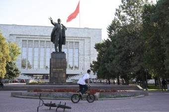 Z kirgizského mesta Oš odstránili najvyššiu sochu Lenina v strednej Ázii