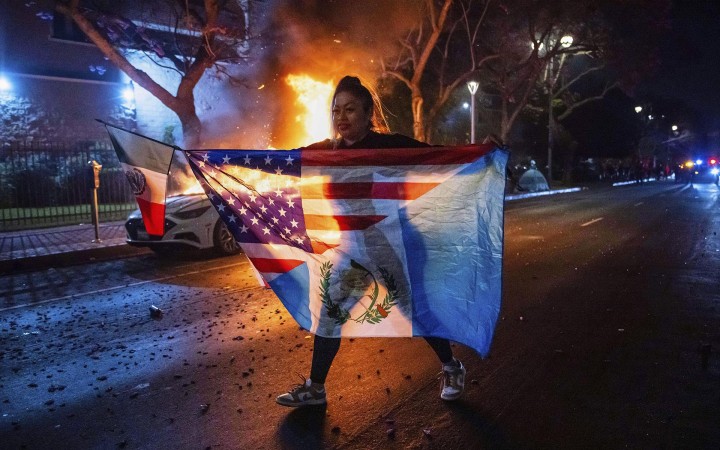 Ako vyzerajú protesty v Los Angeles, kde sa Národná garda snaží zastaviť vandalizmus (fotogaléria)