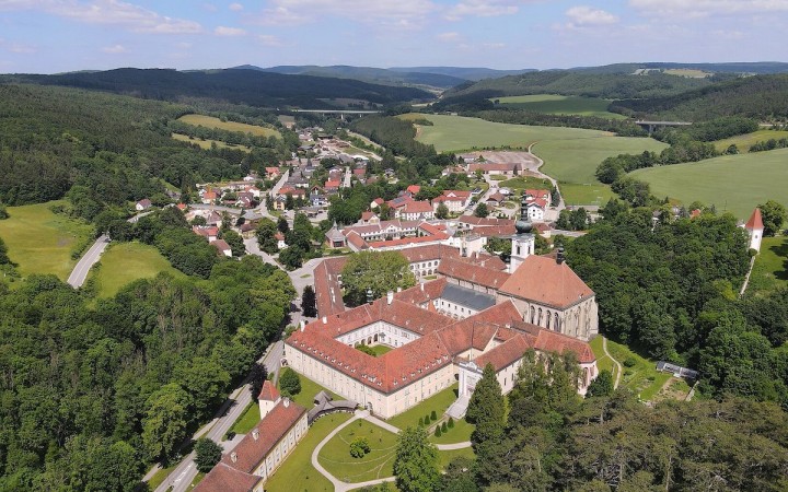 Vatikán nariadil vizitáciu v cisterciánskom opátstve Heiligenkreuz v Rakúsku