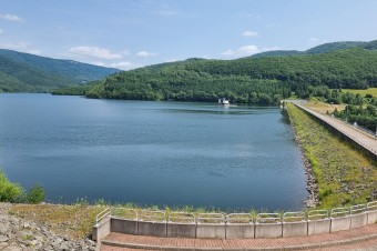 Taraba by staval hneď, no geologický prieskum trvá desaťročie. Stavba ohrozuje aj pitnú vodu pre ľudí na juhu Slovenska