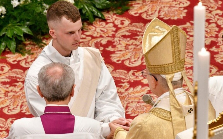 Pán nehľadá dokonalých kňazov, ale pokorné srdcia. Nedajte sa očariť pochybnými modelmi úspechu
