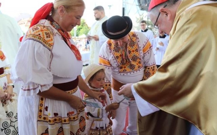 Český kardinál sa ospravedlnil za Čechov, ktorí Slovensko poučujú o demokracii
