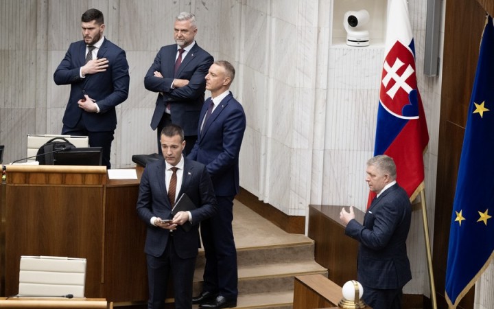 Efektívny nástroj, byrokracia navyše alebo hon na čarodejnice