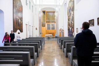 Štát si berie stovky eur aj z nedeľných zbierok v kostole pre pápeža alebo charitu