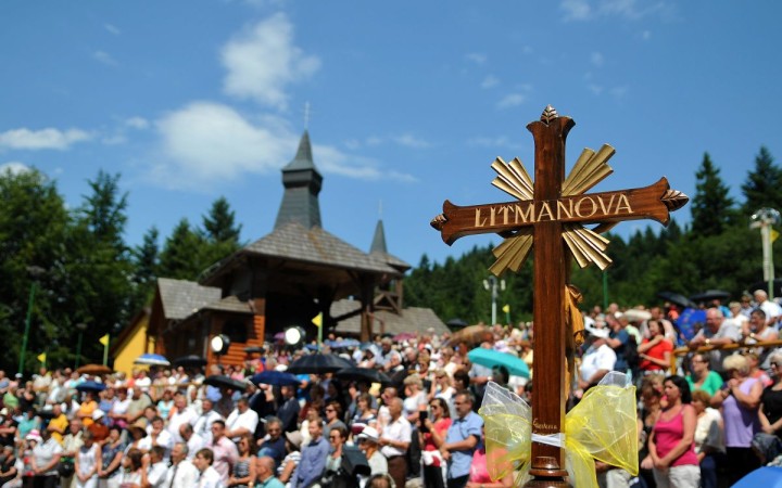 Nič neprekáža rozvíjaniu mariánskej úcty v Litmanovej, rozhodol Vatikán. Neznamená to potvrdenie údajných zjavení