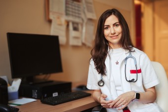 Teplý obed v plaste je škodlivý, rovnako aj plastová fľaša v rozhorúčenom aute