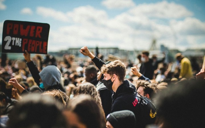 Nechce už mladá generácia demokraciu?