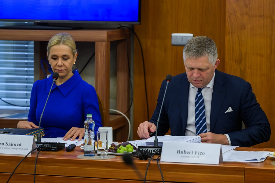 Fico za podporu sankci&iacute; z&iacute;skal možno viac, ako d&uacute;fal