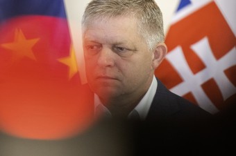 Premiér sa chváli ústupkami pri zákaze dovozu ruského plynu a ropy, opozícia to označuje za divadlo