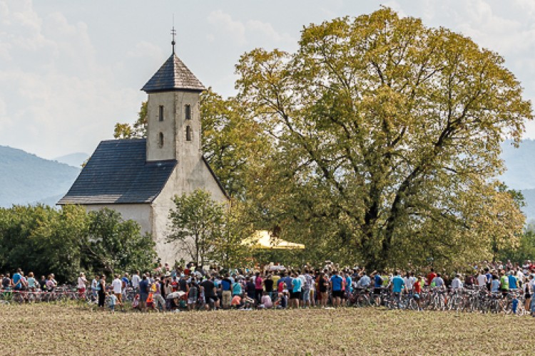 Opustený kostolík ožíva cyklistami