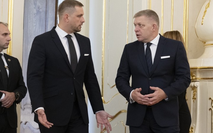Fico nakázal Šaškovi spraviť tlačovku. Ak pochybnosti nevysvetlí, tender zruší. Opozícia ukazuje na Agel