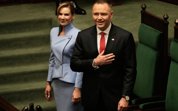 Po zložení prísahy skritizoval vládu a vyhlásil, že Poľsko musí byť opäť právnym štátom