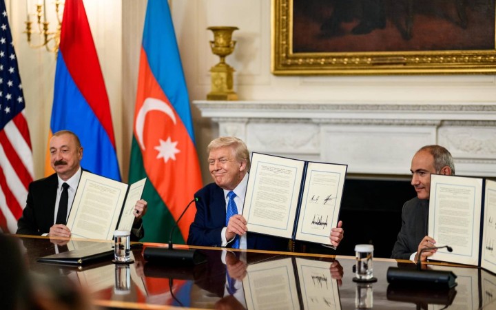 Trump Rusov vymanévroval, Arménsko a Azerbajdžan podpísali mierovú zmluvu