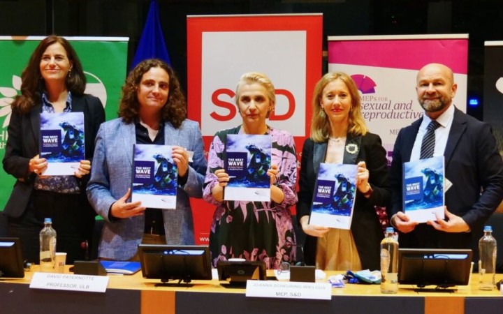 V EP označujú cirkev za aktéra extrémizmu. Tvárou tejto absurdnosti je europoslankyňa z PS