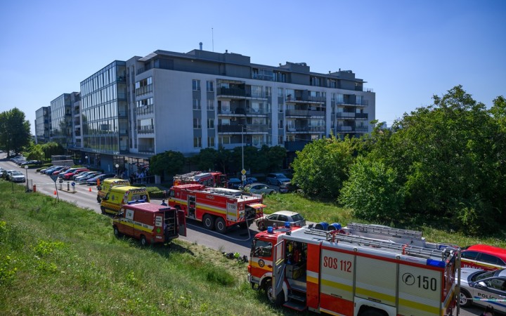 Žena utopila vo vani svoje dve deti a podpálila byt