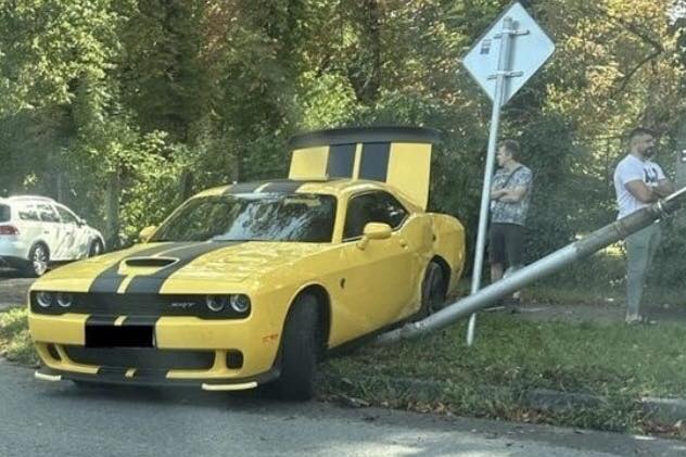 Gašpar tvrdí, že auto má na firmu, a kritizuje Šimečku. Opozícia žiada jeho odchod z funkcie