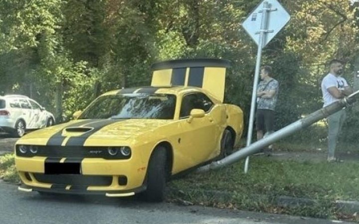 Gašpar tvrdí, že auto má na firmu, a kritizuje Šimečku. Opozícia žiada jeho odchod z funkcie