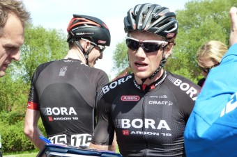 Ír Bennett predviedol v 3. etape Vuelty víťazný špurt, na čele je Roche