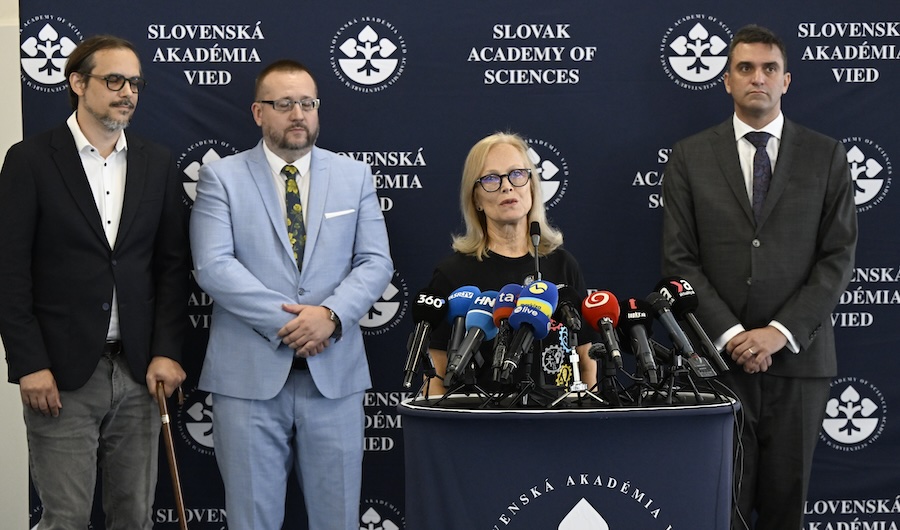 Zverejnili správu o analýze vakcín. Skúmali ich oveľa podrobnejšie než Peková