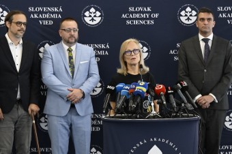 Zverejnili správu o analýze vakcín. Skúmali ich oveľa podrobnejšie než Peková