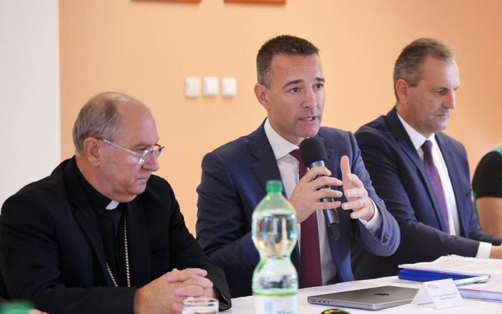 Bober tvrdí, že zákon nemusí byť dokonalý od začiatku a môže sa vylepšovať. Trstenský je spokojný