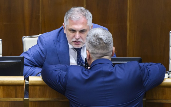 Danko už nie je predsedom poslaneckého klubu SNS, nahradil ho Michelko