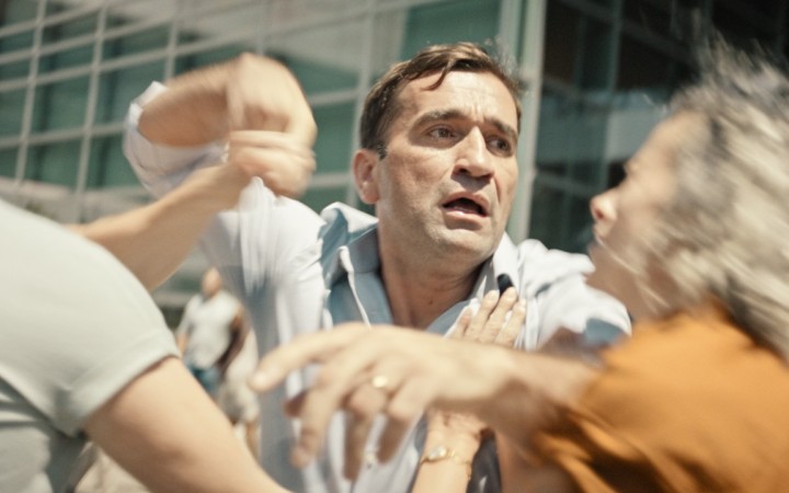 Taká tragédia sa môže stať mnohým rodičom, ale ovocie čoho to je? Film to zľahka naznačuje