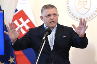 Fico obvinil matku šéfa PS z podvodu, trestné oznámenie nepodá. Reagoval Šimečka aj Žilinka