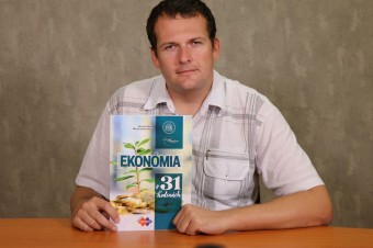 Knihomoľov zápisník: Učebnica, čo nadchne študentov pre ekonómiu
