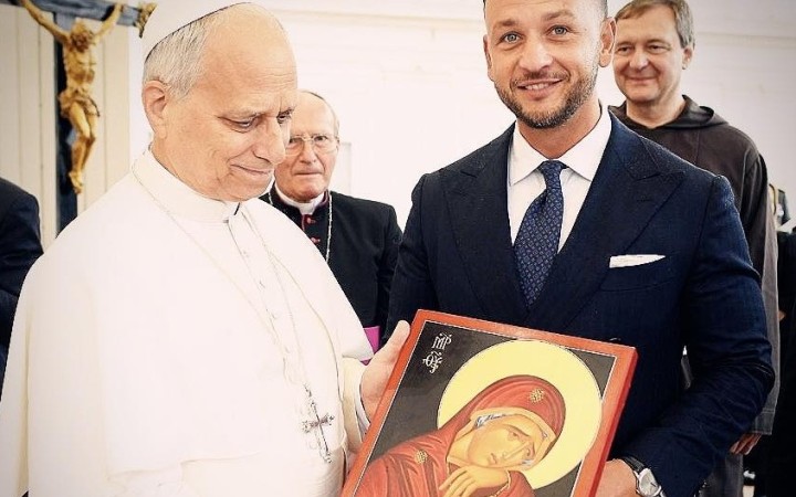 Návrh Smeru podporilo aj PS. Šutaj Eštok v ten istý deň odovzdal pápežovi ikonu patrónky Slovenska