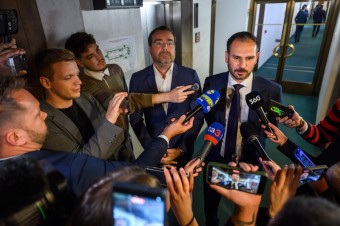 Rokovanie poslaneckého klubu neprinieslo riešenie. Matovič chce, aby odišli sami