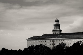 Maďarskí benediktíni ku Komárnu: Nesúhlasíme a žiadame revíziu