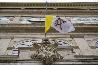 Čo sa v slovenských kostoloch a na púťach spieva ako pápežská hymna, nie je oficiálnou hymnou Vatikánu