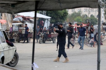 Po stiahnutí izraelskej armády v Gaze bojujú klany proti Hamasu, hlásia desiatky mŕtvych