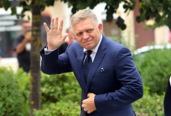 Tri veci, ktoré môžu Fica udržať pri moci