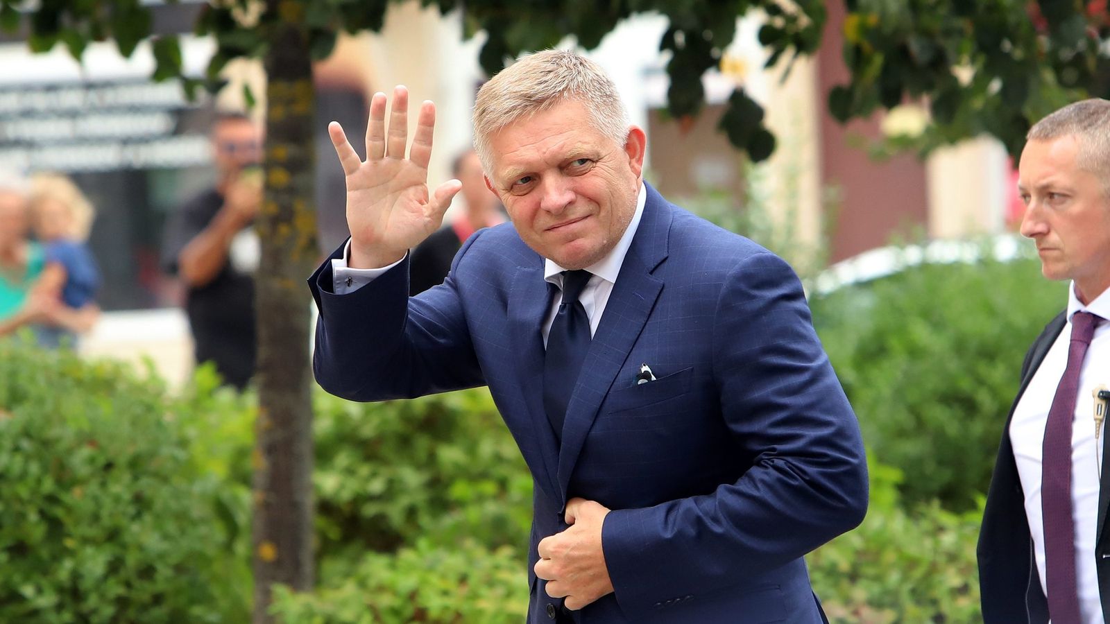 Tri veci, ktoré môžu Fica udržať pri moci