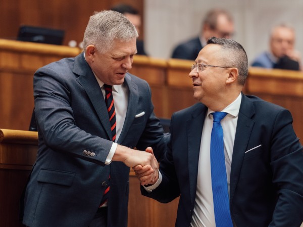 Fico odmieta tvrdenia o hroziacom bankrote. Odborníci upozorňujú, že návrh je nerealistický