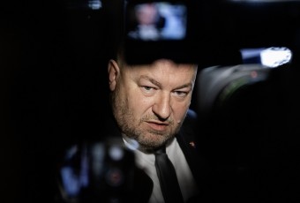 Proti vôli ľudí a samospráv, aj počas najväčších sviatkov a s minimálnym zvýšením odvodov