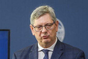 Manželstvo zanikne zmenou pohlavia jedného z manželov, nejde o „povinné rozvody“ transľudí, tvrdí Suskov rezort
