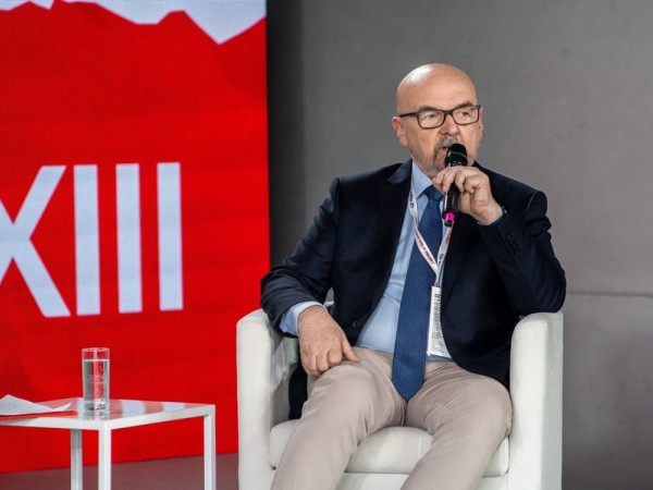 Civilizácia nie je len o absencii vojny. Kultúru a úctu k autorite sme vymenili za falošné rovnostárstvo