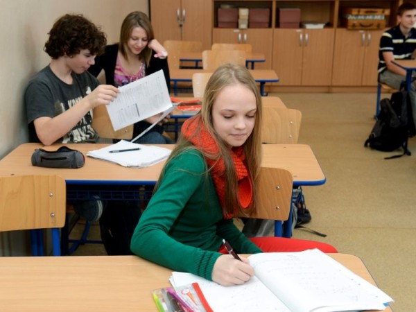 Z ôsmeho ročníka už nemôžu ísť na bilingválne gymnáziá, ich absolventi budú maturovať po dvadsiatke