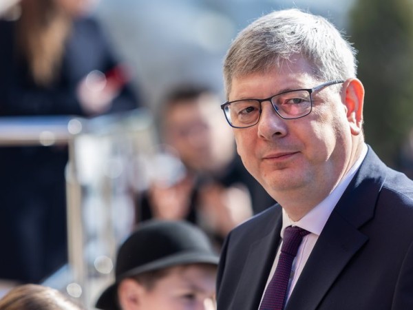 Ruší zákon o rodine, podľa kritikov nadraďuje majetok nad rodinné vzťahy
