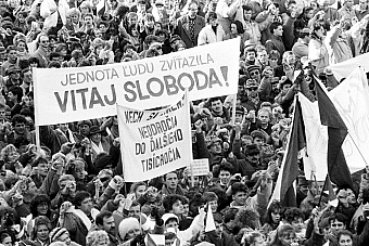 Sú zatvorené školy tým najlepším uctením si pádu totality?