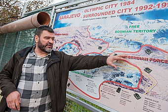 Taliani vyšetrujú vojnových turistov, ktorí strieľali na Sarajevo