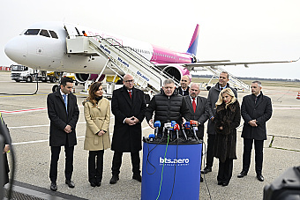 Wizz Air poletí deväťkrát týždenne. Nevykrikujeme bludy, ale pokúšame sa Slovensko spájať, vraví Fico