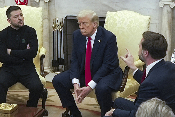 Lídri odmietajú zmenu hraníc Ukrajiny, Vance im odkázal, že žijú v ríši snov. Trump ho brzdí