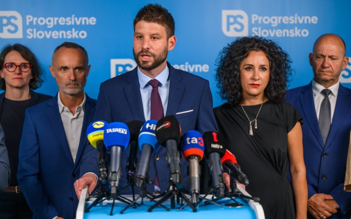 Progresívne dúchanie do pahrieb symbolickej politiky