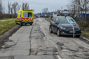 Auto zrazilo skupinu chodcov, dvaja mladí muži prišli o život, polícia začala trestné stíhanie
