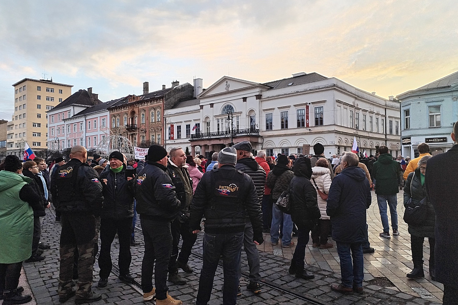 Dosť bolo Šimečku, skandovali stovky ľudí v Košiciach, ktorí prišli odmietnuť progresívnu ideológiu